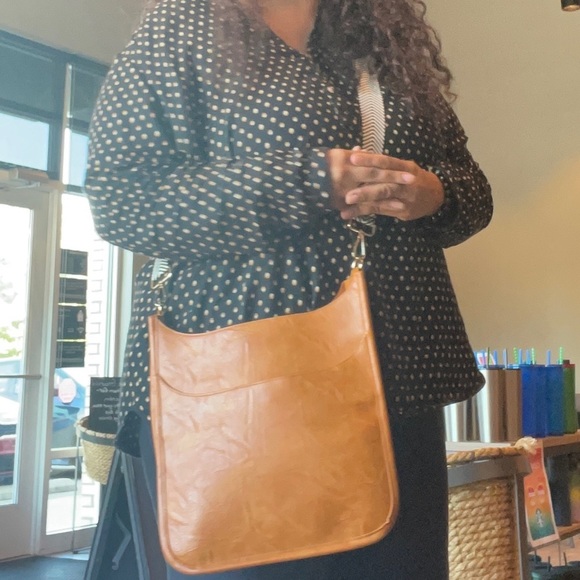 Saddle Brown Versatile Crossbody Shoulder Bag - Picture 5 of 11